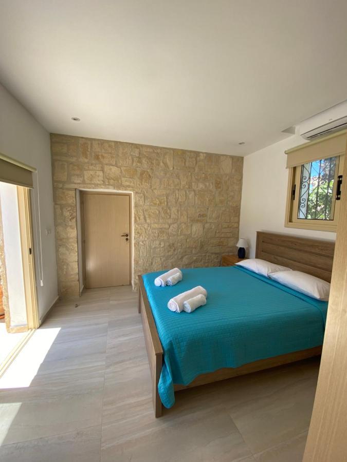 Caerus * Paphos